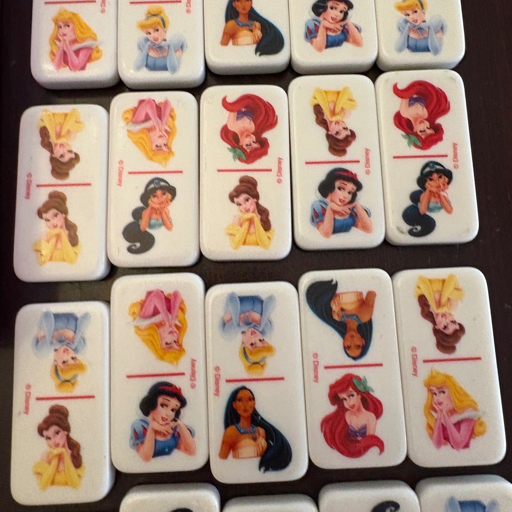 Disney Princess Dominoes 28 Piece Set Cardinal 69003 Pink Storage Tin 2009 Kids - Picture 13 of 15